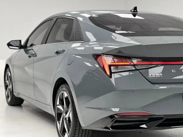 Hyundai Elantra — Фото автомобиля 18
