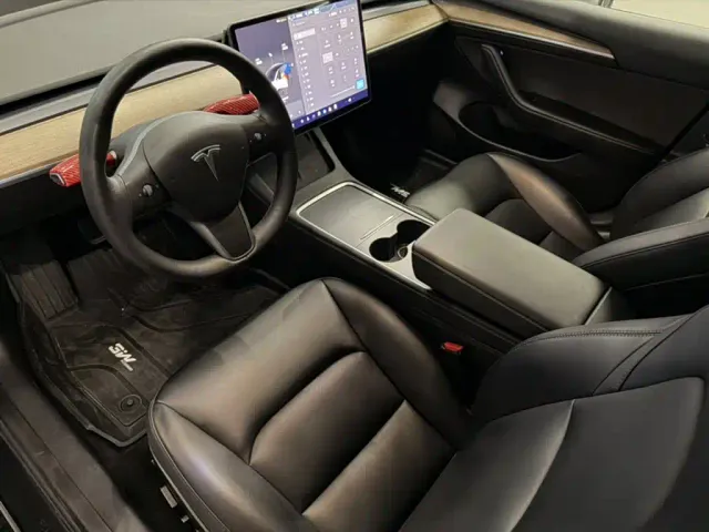 Tesla Model 3 — Фото автомобиля 20