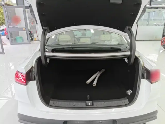 BYD Qin L — Фото автомобиля 18