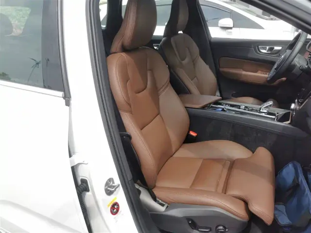 Volvo XC60 — Фото автомобиля 24