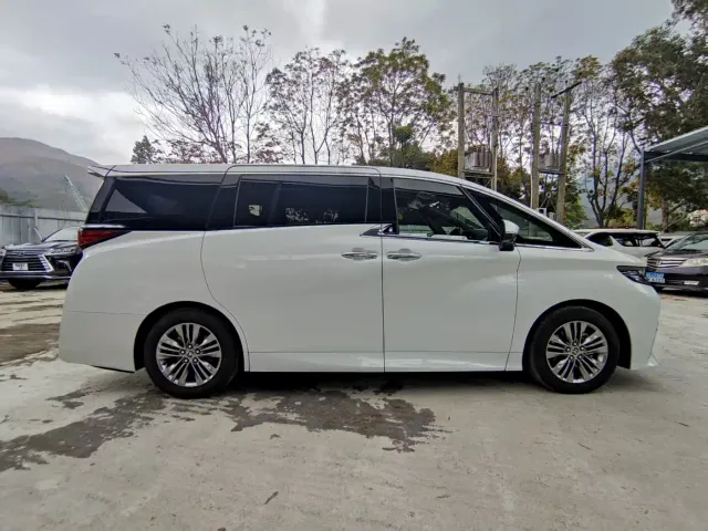 Toyota Alphard — Фото автомобиля 3