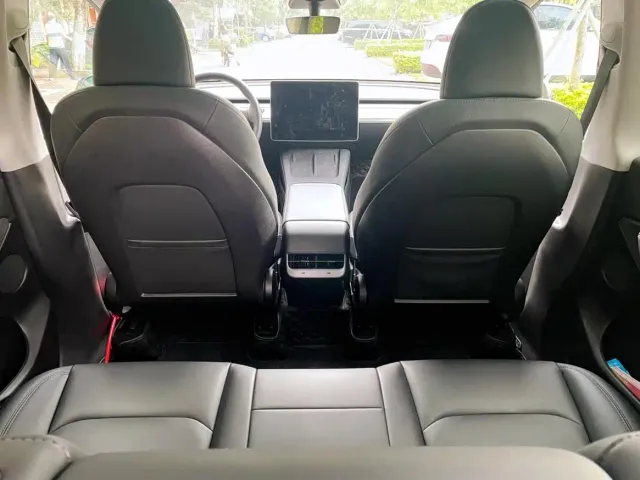 Tesla Model Y — Фото автомобиля 14
