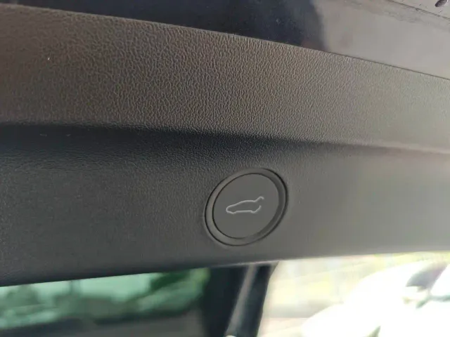 Tesla Model Y — Фото автомобиля 12