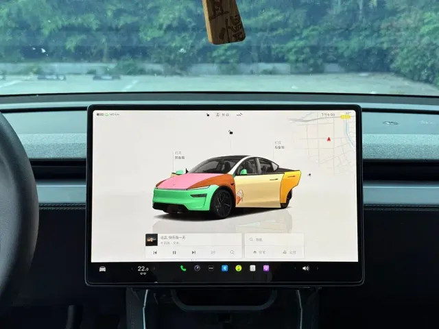 Tesla Model Y — Фото автомобиля 9