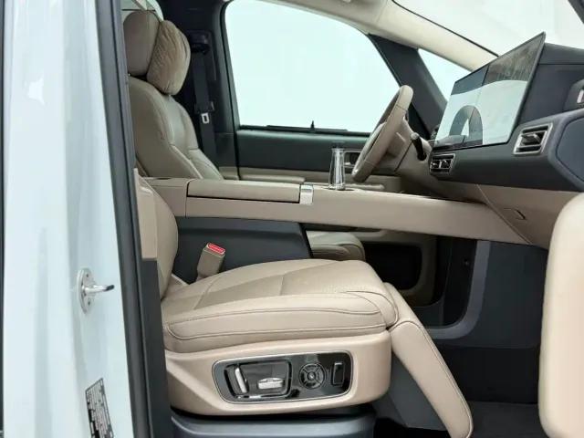 Li Auto MEGA — Фото автомобиля 20