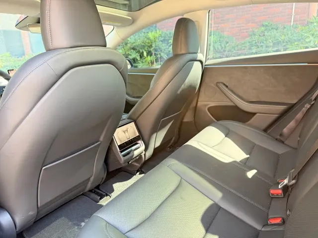 Tesla Model 3 — Фото автомобиля 6