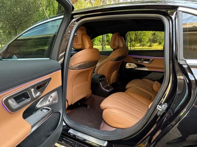 Mercedes-Benz E-Class — Фото автомобиля 4
