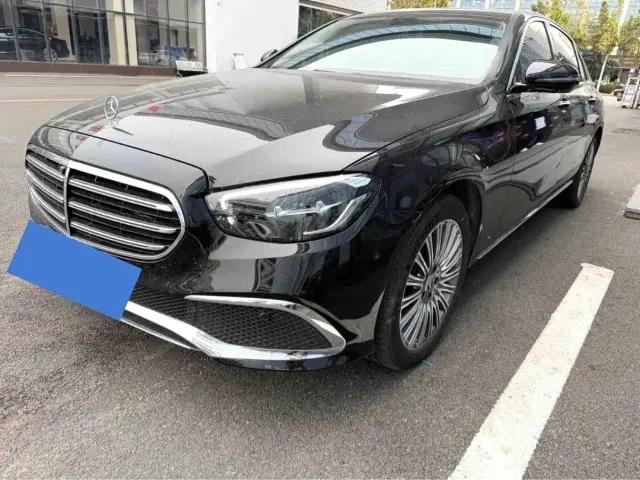 Фотография автомобиля — Mercedes-Benz E-Class