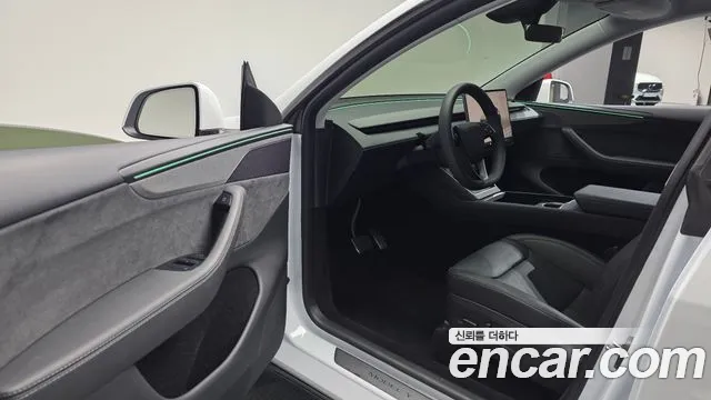 Tesla Model Y — Фото автомобиля 9