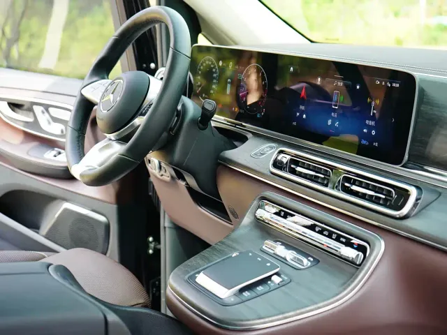 Mercedes-Benz V-Class — Фото автомобиля 21