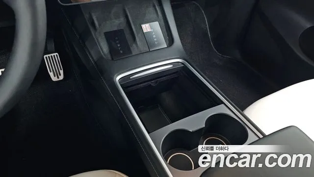 Tesla Model Y — Фото автомобиля 26