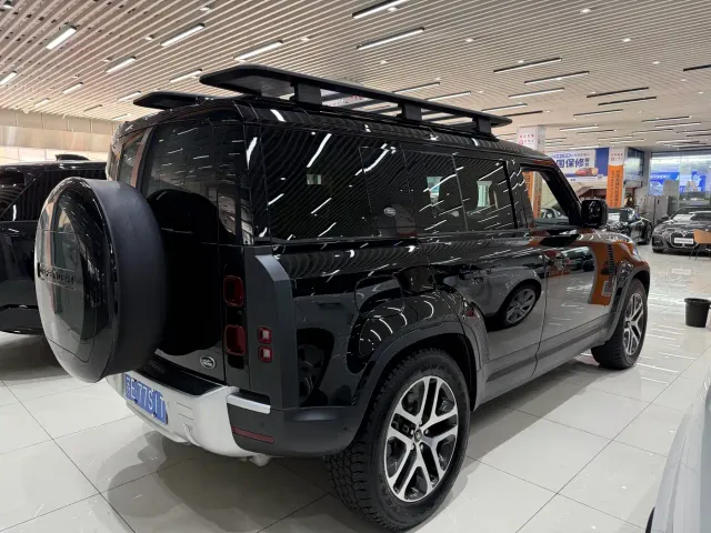 Land Rover Defender — Фото автомобиля 10