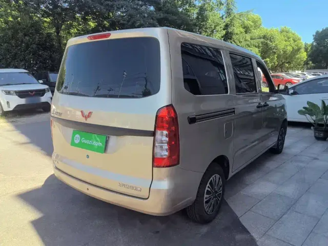 Wuling Hongguang V — Фото автомобиля 6