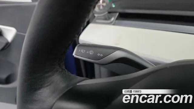 Tesla Model Y — Фото автомобиля 29