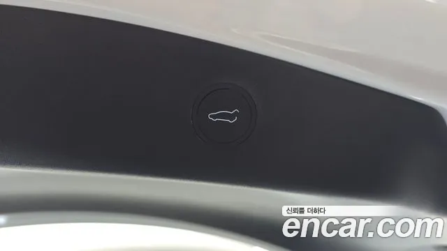 Tesla Model 3 — Фото автомобиля 17