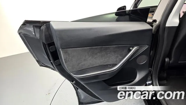 Tesla Model Y — Фото автомобиля 25