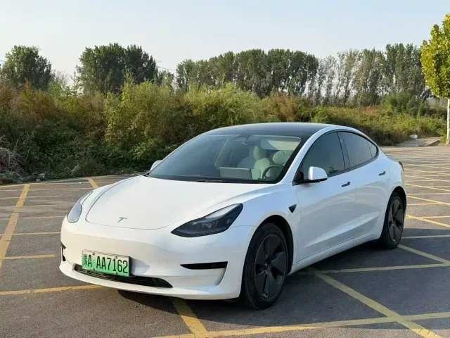 Tesla Model 3 — Фото автомобиля 2
