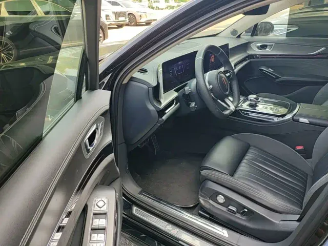 Hongqi H9 — Фото автомобиля 15