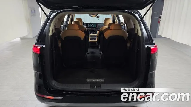 Kia Carnival Generation 4 — Фото автомобиля 16