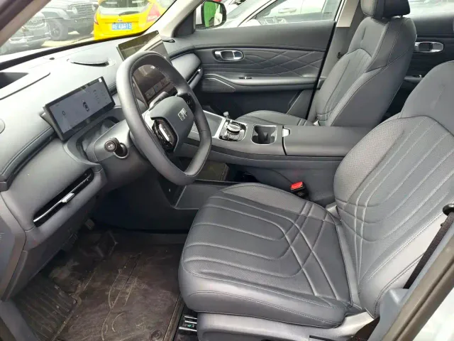 Geely Galaxy Starship 7 EM-i — Фото автомобиля 4