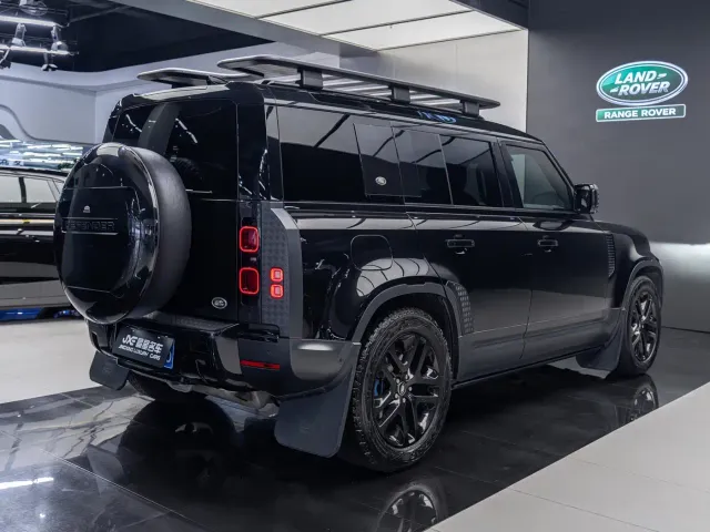 Land Rover Defender — Фото автомобиля 14