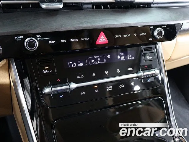 Kia Carnival Generation 4 — Фото автомобиля 10