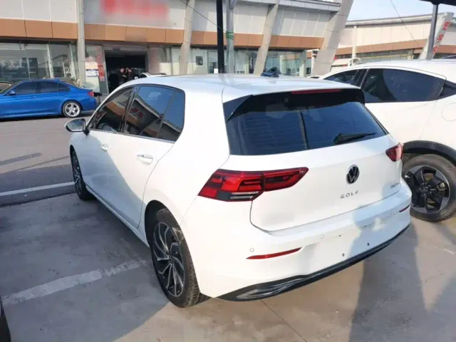 Volkswagen Golf — Фото автомобиля 4