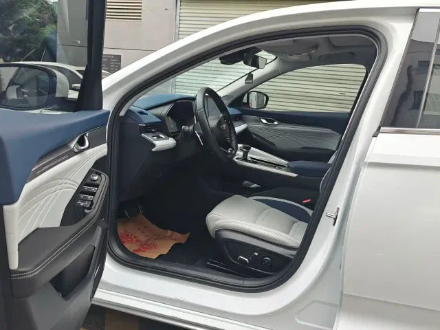 Geely Xingrui — Фото автомобиля 4