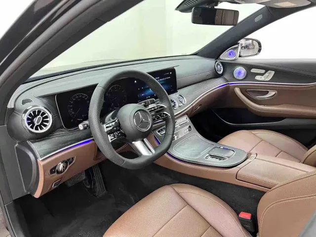 Mercedes-Benz E-Class — Фото автомобиля 11