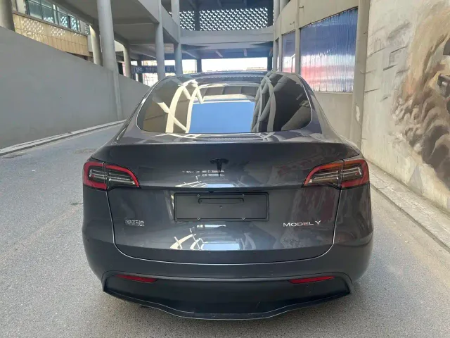 Tesla Model Y — Фото автомобиля 5