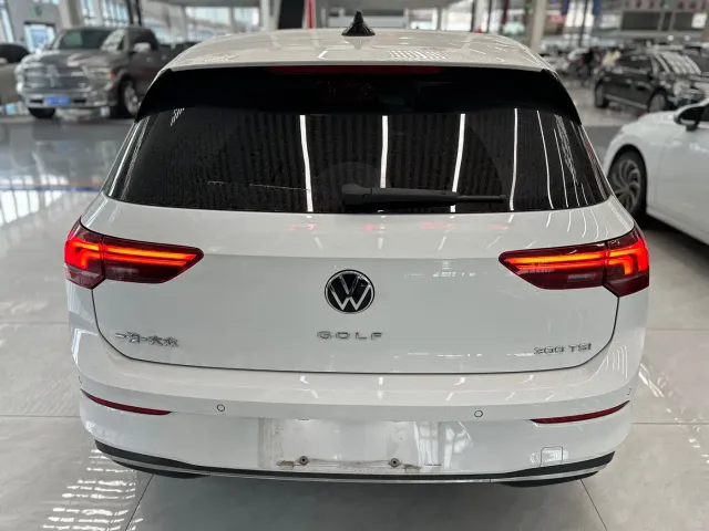 Volkswagen Golf — Фото автомобиля 15