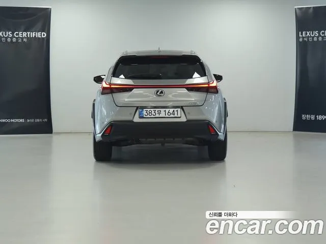 Lexus UX — Фото автомобиля 4