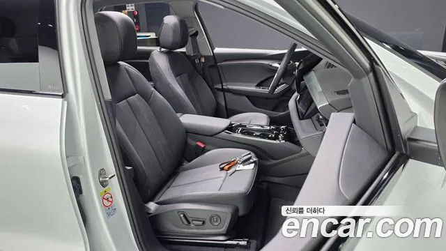 Audi Q6 e-tron — Фото автомобиля 26