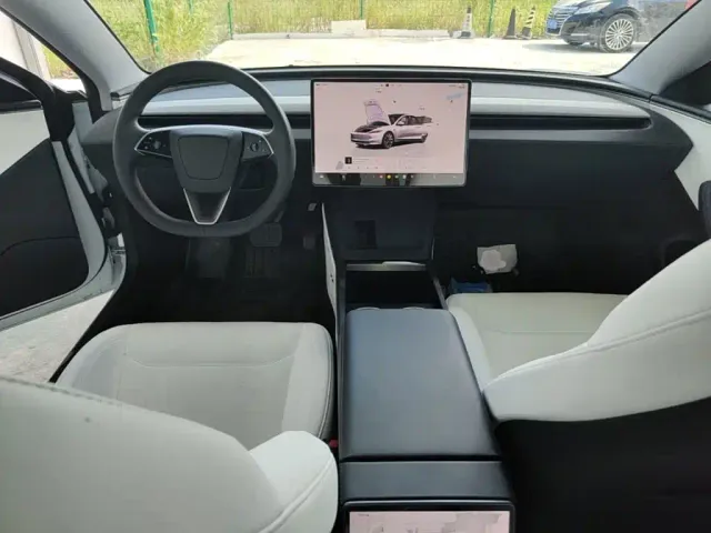 Tesla Model 3 — Фото автомобиля 9