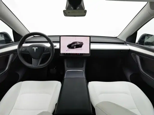 Tesla Model Y — Фото автомобиля 5