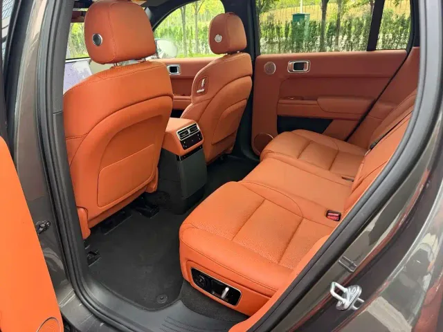 Li Auto L7 — Фото автомобиля 10