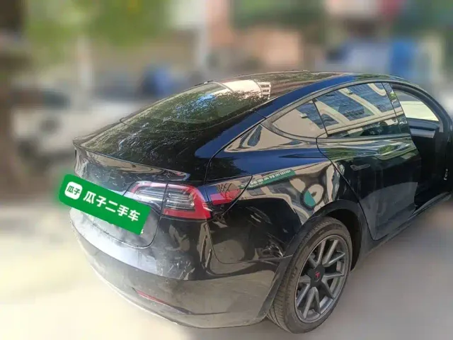 Tesla Model 3 — Фото автомобиля 4
