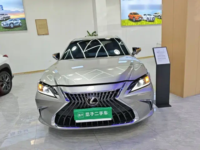 Lexus ES — Фото автомобиля 2
