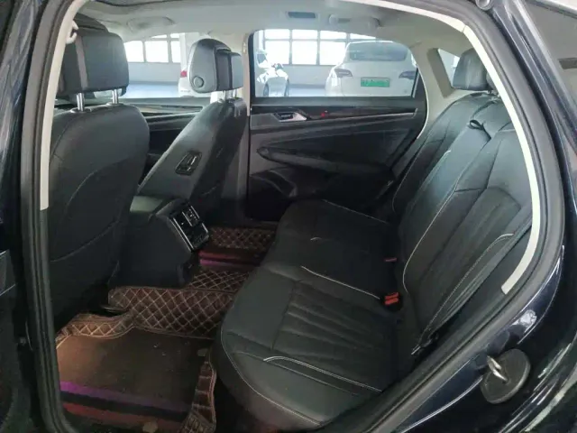 Volkswagen Passat — Фото автомобиля 9