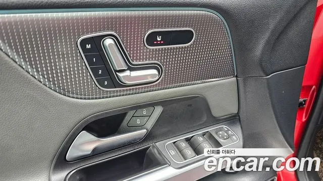 Mercedes-Benz EQB — Фото автомобиля 16