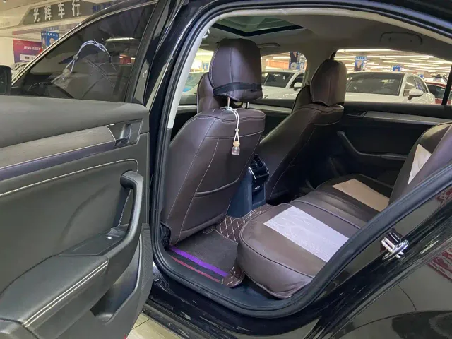 Skoda Superb — Фото автомобиля 8