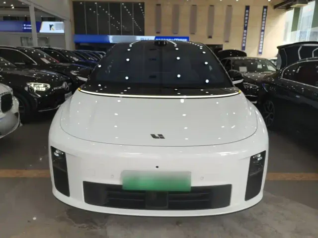 Li Auto Li Auto i6 2025 4WD Base Model — Фото автомобиля 2