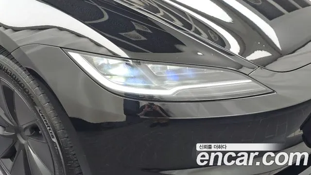 Tesla Model 3 — Фото автомобиля 7