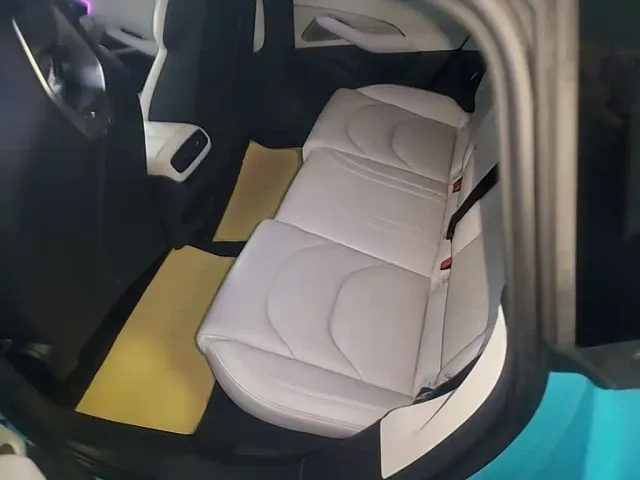 Xiaomi SU7 — Фото автомобиля 16