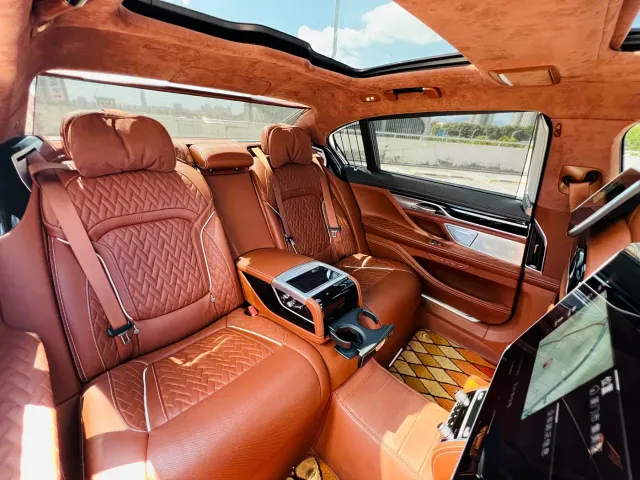BMW 7 Series — Фото автомобиля 9