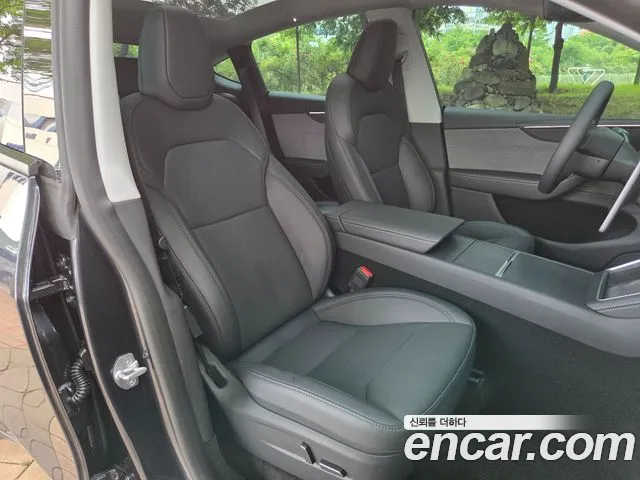 Tesla Model Y — Фото автомобиля 16