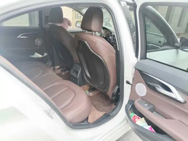 BMW 1 Series — Фото автомобиля 11