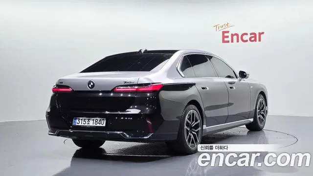 BMW 7 Series G70 — Фото автомобиля 2