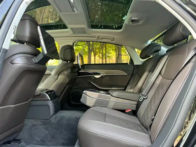 Audi A8 — Фото автомобиля 12
