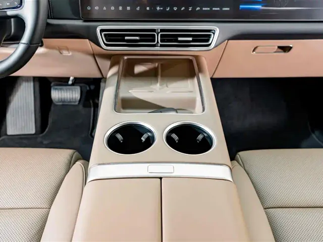 Li Auto L8 — Фото автомобиля 14